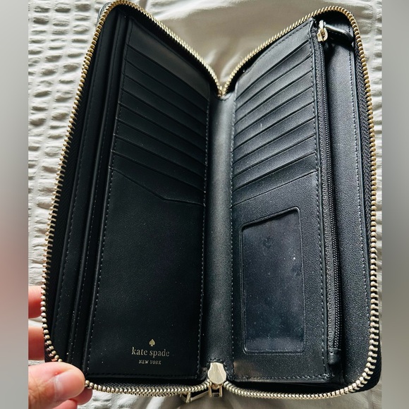 Kate Spade Large Carryall Wristlet - Picture 3 of 4